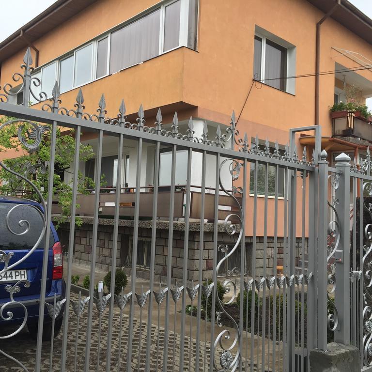 Apartamento Апартамент За Гости 